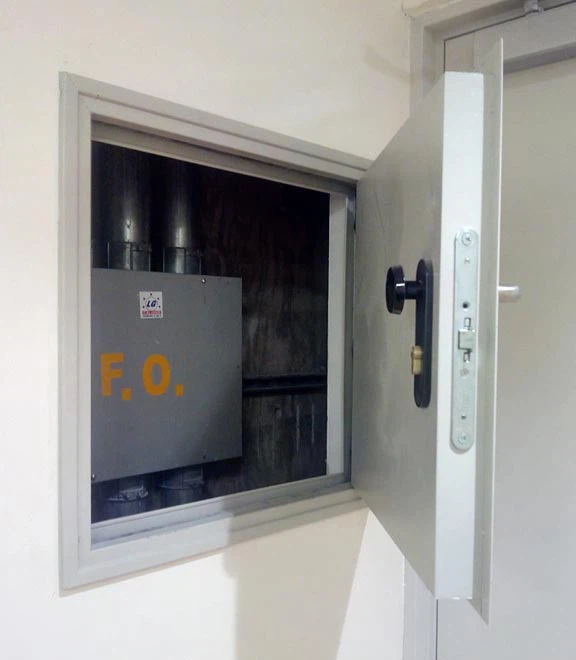 Двері панелі доступу